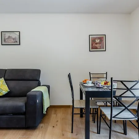 Countryside With Swimming Pool And Parking Apartment