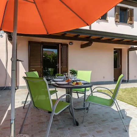 Apartment Countryside With Swimming Pool And Parking